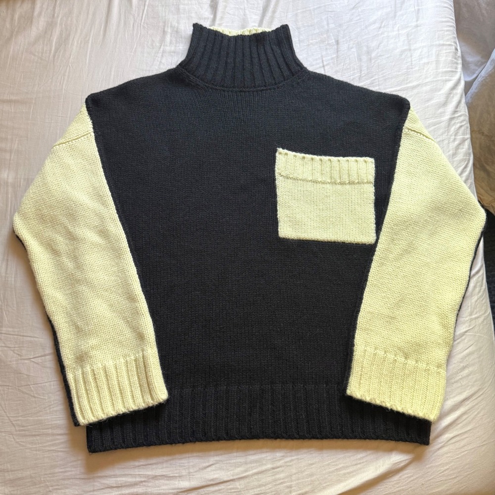 J.W. ANDERSON navy cream colorblock turtleneck long sleeve pullover sweater